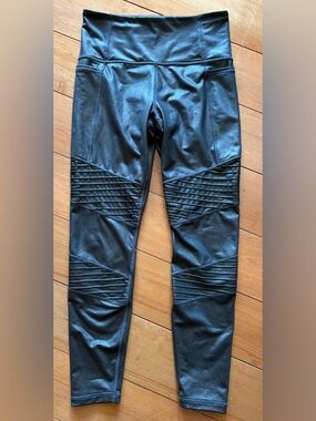 Athleta Leggings Size Small Shiny Black with Side Pockets Spandex Blend